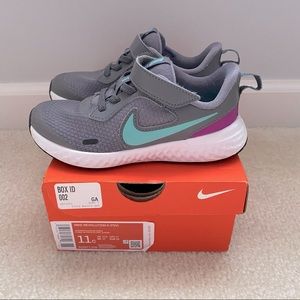 Nike Revolution 5 Shoes